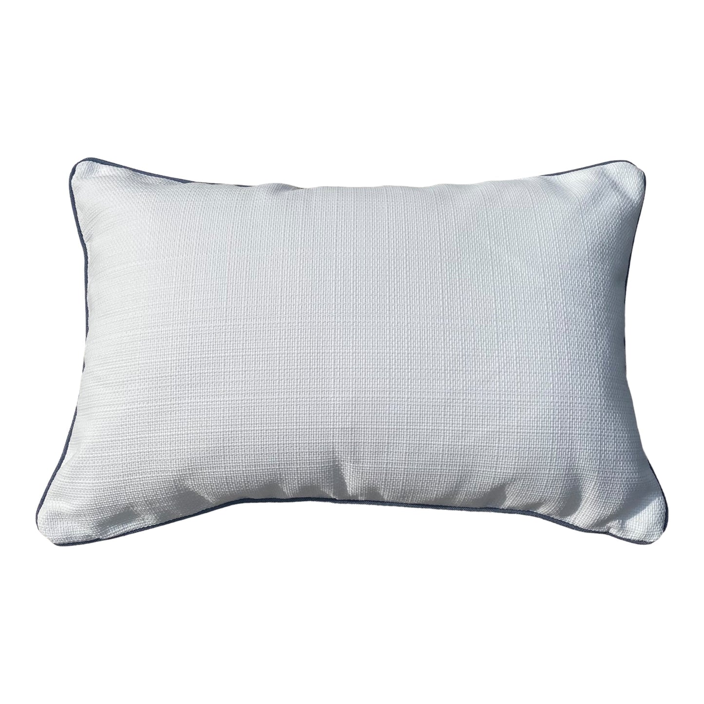 OUTDOOR KISSEN WEIß MIT MUSTER ,,ELBA'' MIT KEDER DUNKELBLAUOutdoor Kissen