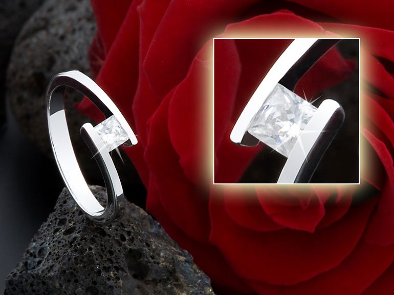 RING BERLIN - 925 Silber mit edlem Zirkonia Aufsatz